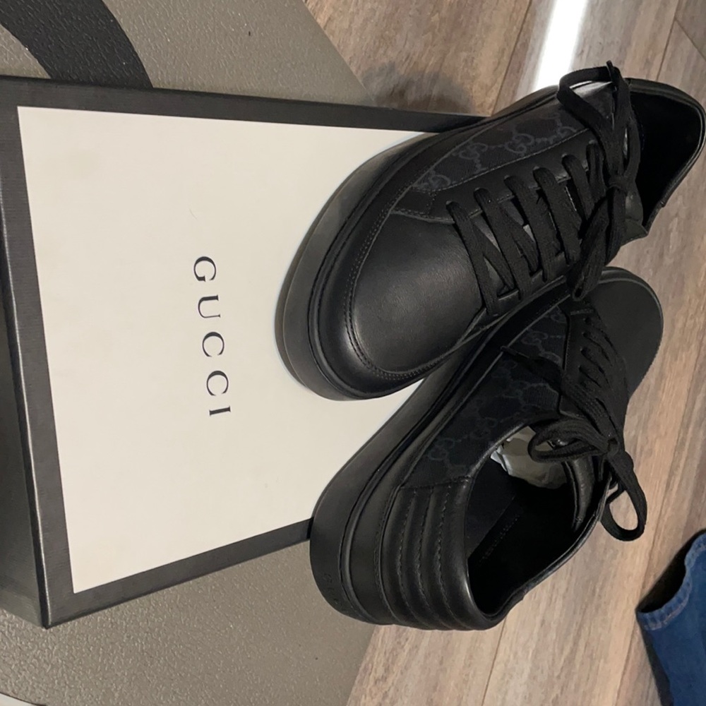 NIB Gucci GG Supreme Monogram low top sneakers.